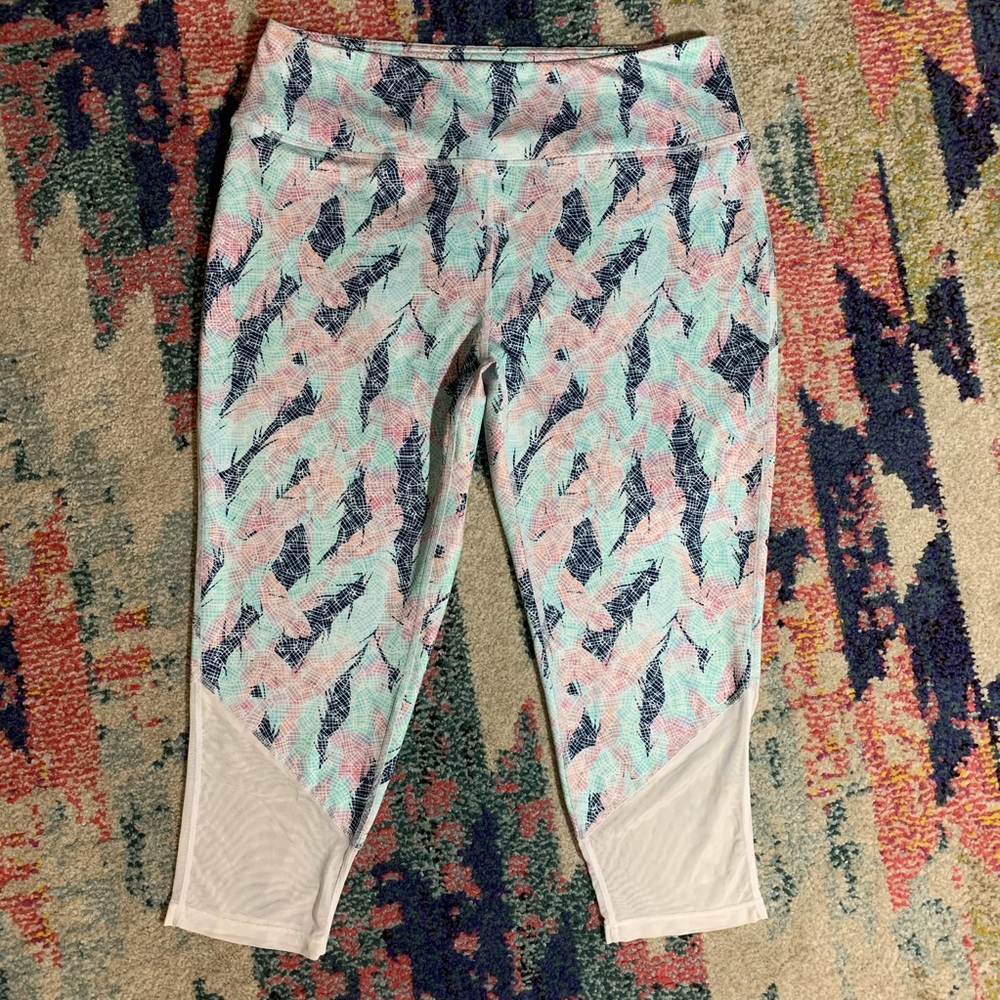 🌸 3/$30 Pro Player Active Abstract Capri Leggings With Mesh Accents